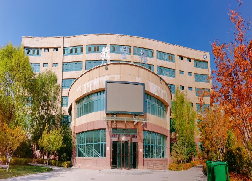 女生读兰州高铁学校有前途吗？